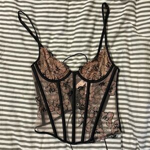 Size 32B new with tags, never been worn.